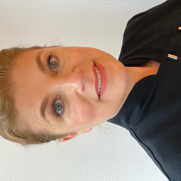 headshot Janine